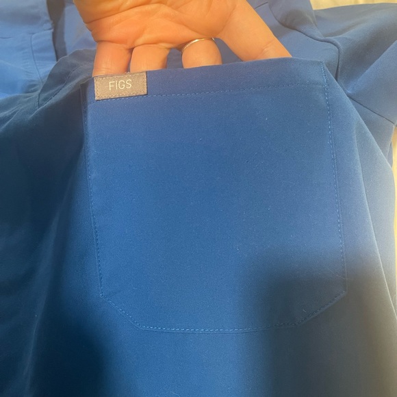 FIGS Catarina one pocket scrub top - Picture 4 of 4